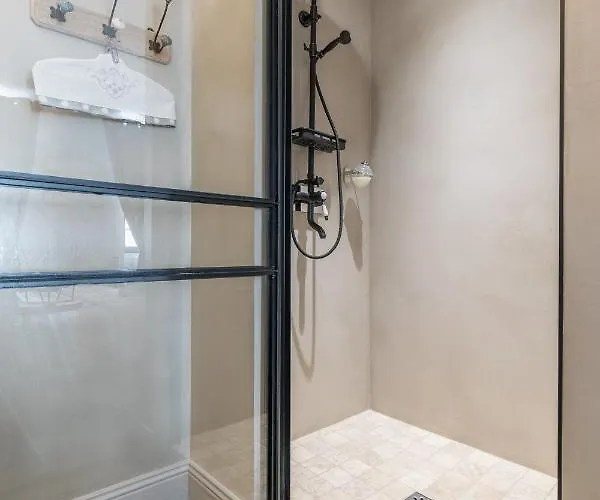 Le Logis D'augustin Hotel *